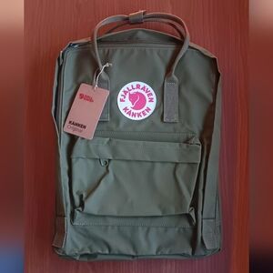NEW Fjallraven Classic Kanken Backpack in Foliage Green